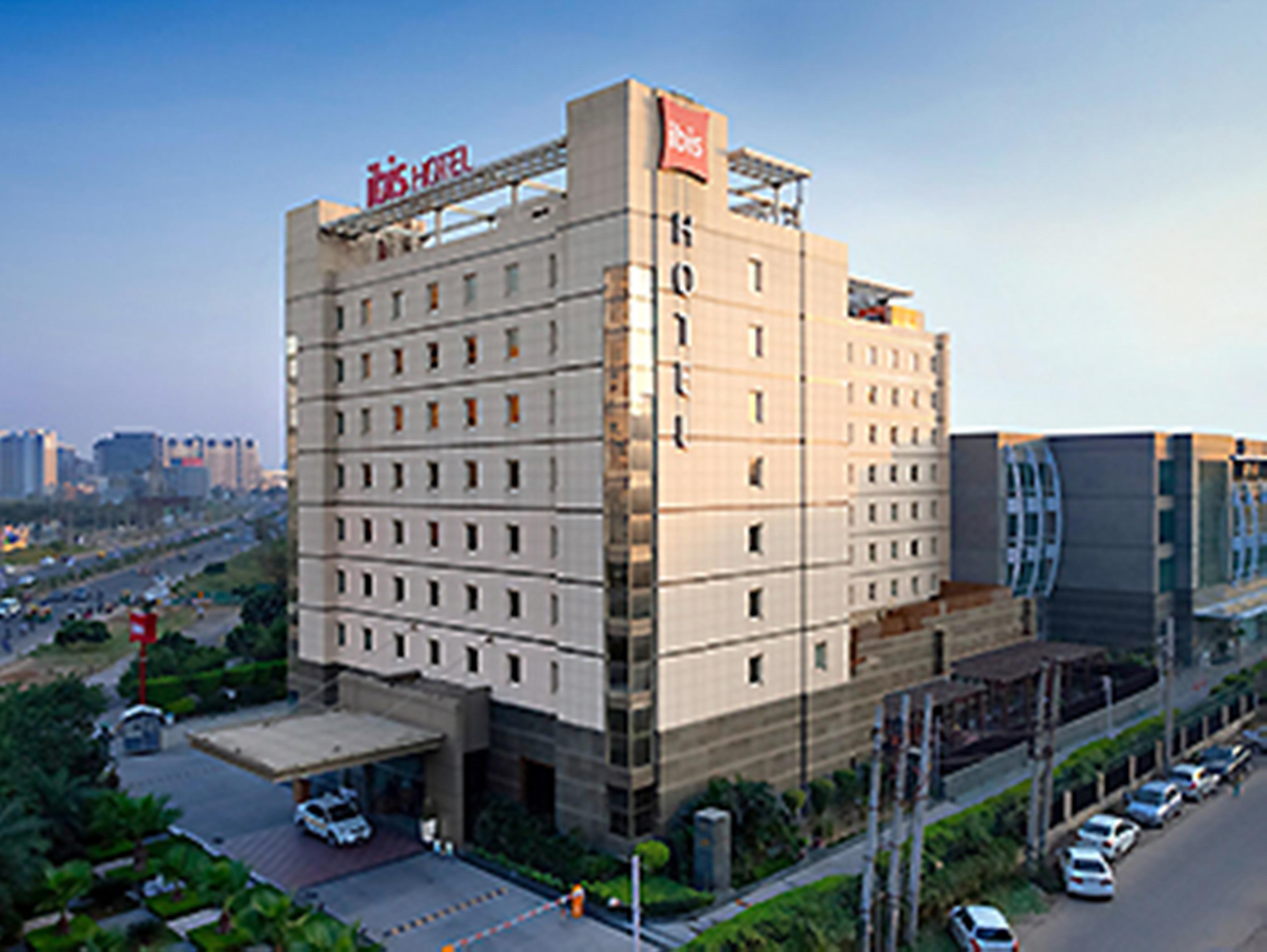 Ibis Gurgaon Golf Course Road - An Accor Brand Hotel Екстериор снимка